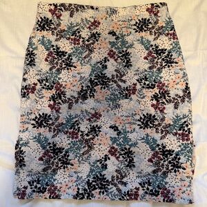 loft beige floral skirt size 10 with slipped on bothsides